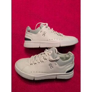 On Running The Roger Advantage Women’s 5 White Leather Tennis Sneakers Swiss